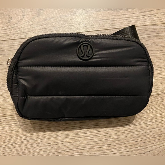 Lululemon Everywhere Belt Bag Wunder Puff 1L Black - Picture 8 of 12